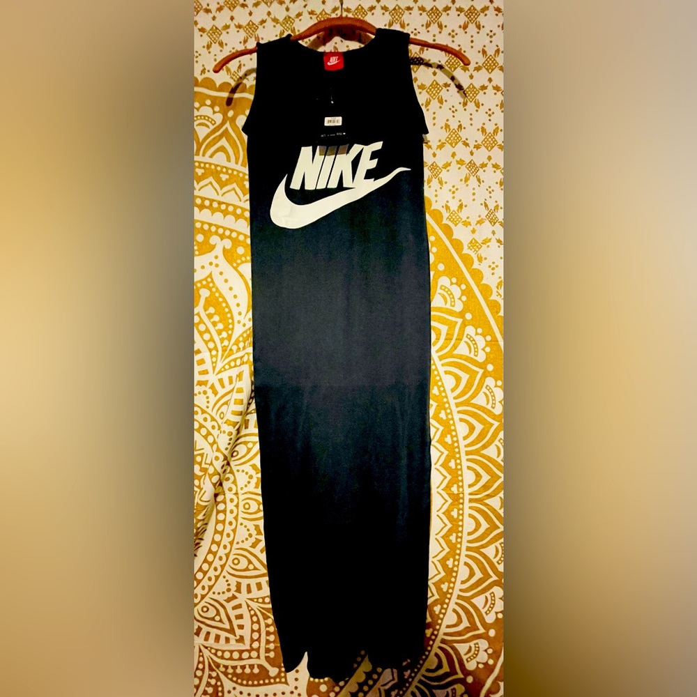 NWT Nike dress size small. Perfect time for summer!
